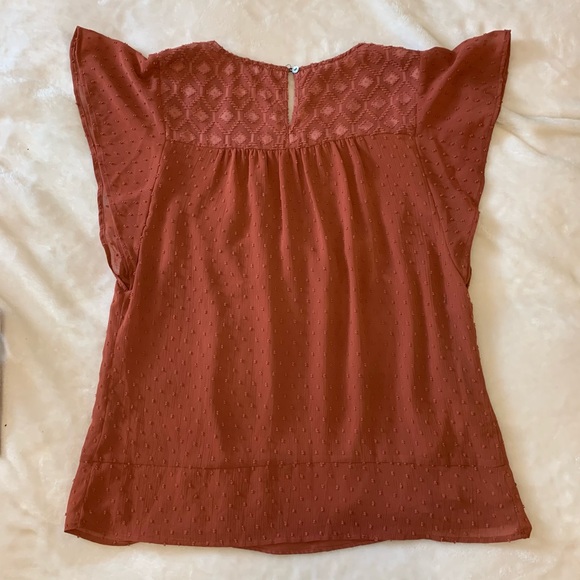 DR2 Crochet-like patterned blouse - Picture 5 of 10